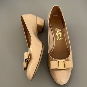 Salvatore Ferragamo Vara low heel pump in “new bisque”. Size 11.